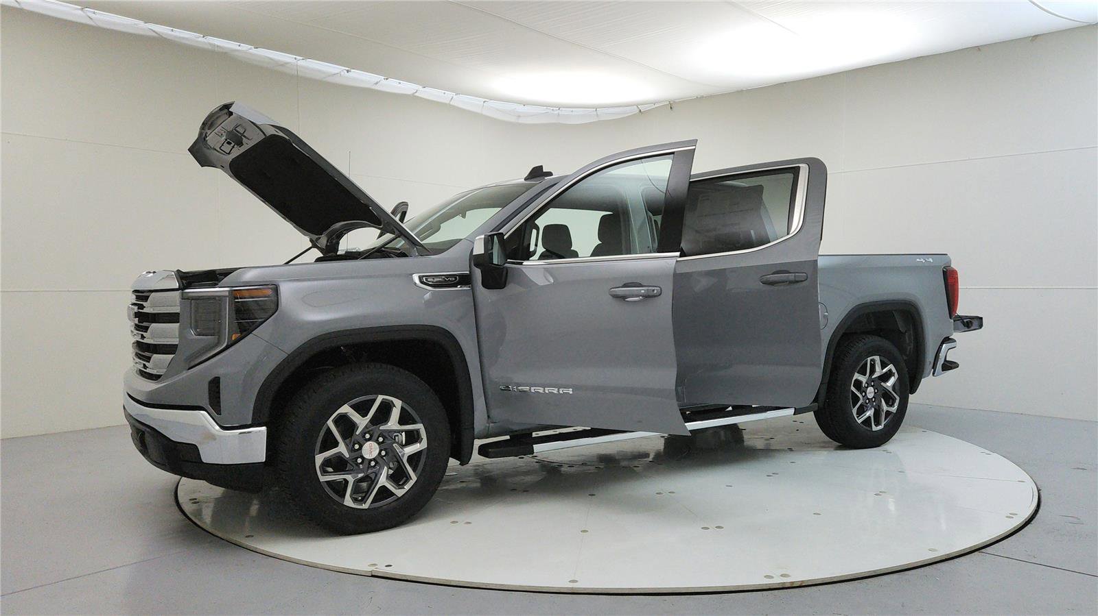 Used 2025 GMC Sierra 1500 SLE image 10