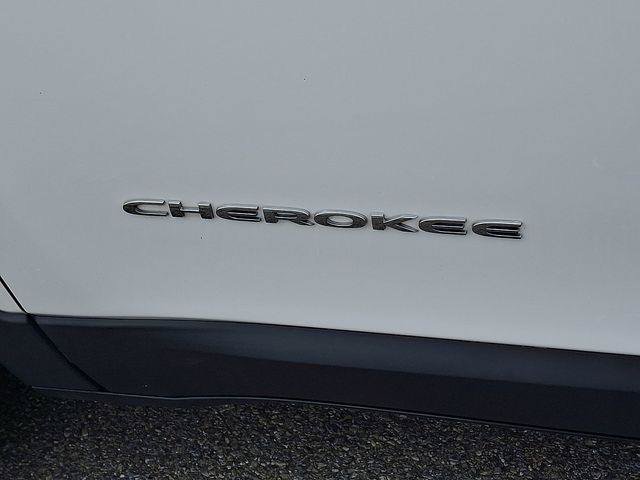 Certified 2019 Jeep Cherokee Latitude w/ Cold Weather Group AWD/4WD image 29
