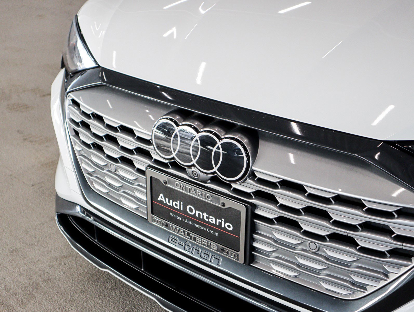 Used 2024 Audi Q8 e-tron Premium Plus image 24