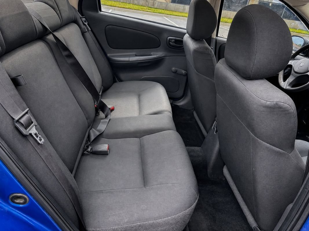 Used 2005 Dodge Neon SXT FWD image 16