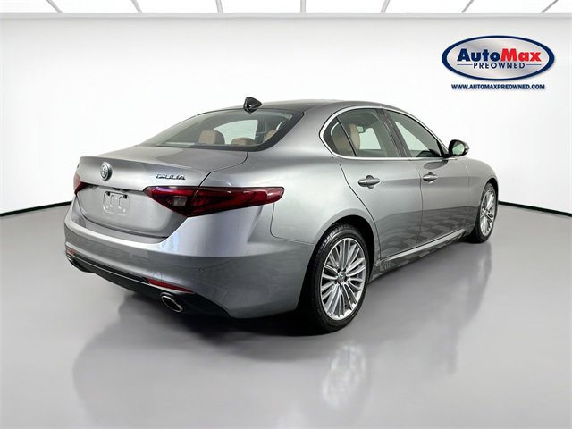 Used 2017 Alfa Romeo Giulia Ti image 2