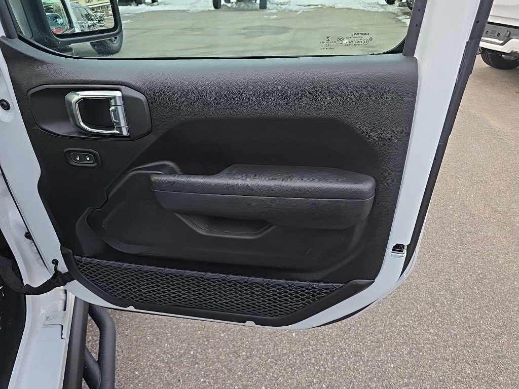 Certified 2023 Jeep Gladiator Willys image 11