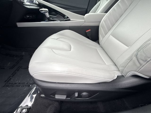 Certified 2024 Hyundai Elantra Limited FWD image 12