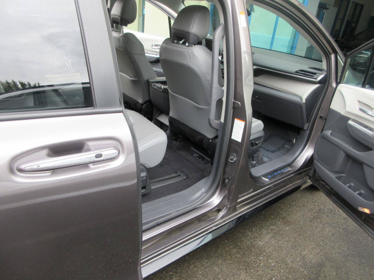 Used 2024 Toyota Sienna Limited AWD image 33