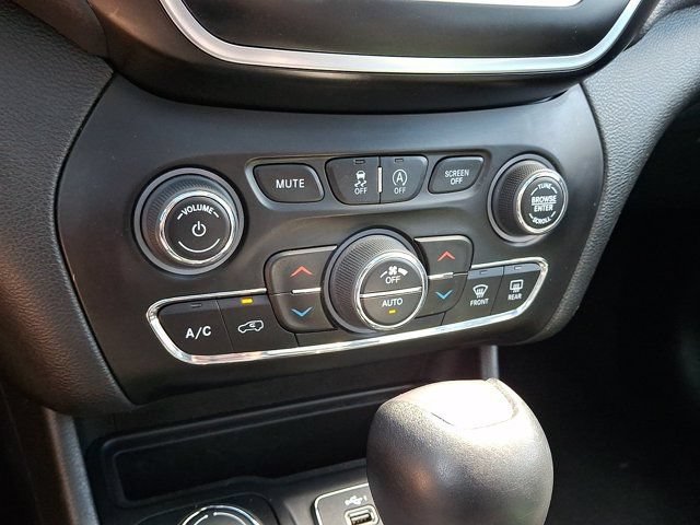 Certified 2021 Jeep Cherokee Latitude Lux w/ Sun & Sound Group AWD/4WD image 21