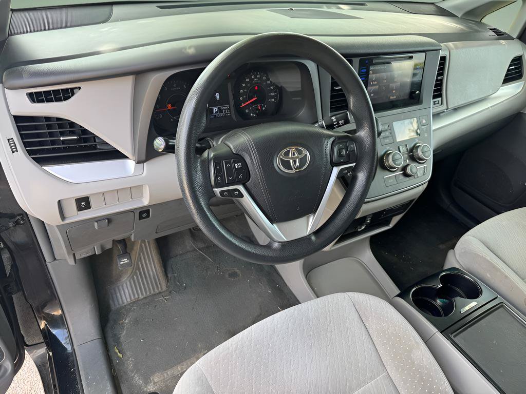 Used 2016 Toyota Sienna LE FWD image 21