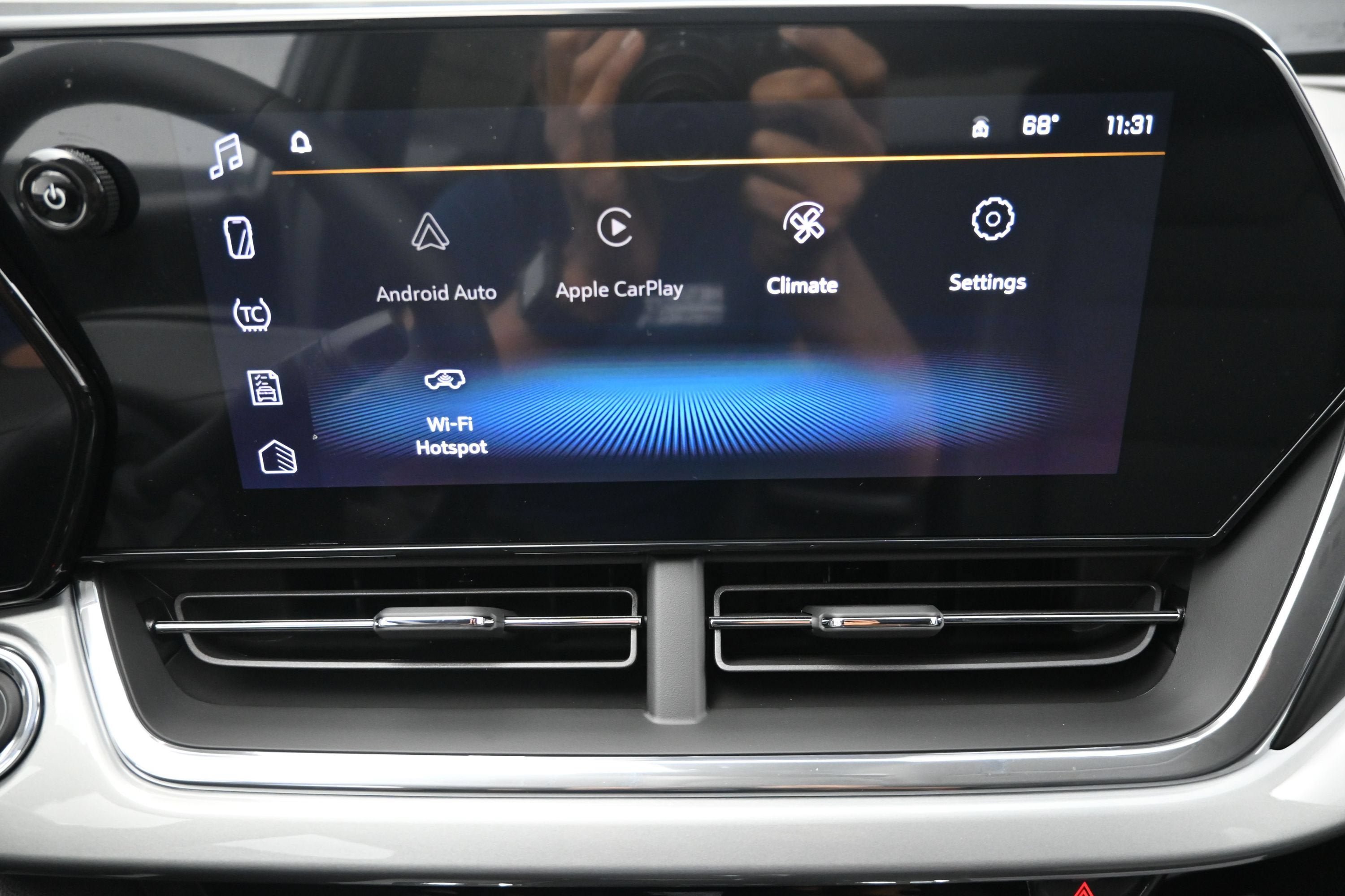 New 2026 Chevrolet Trax LT w/ Sunroof Package FWD image 16