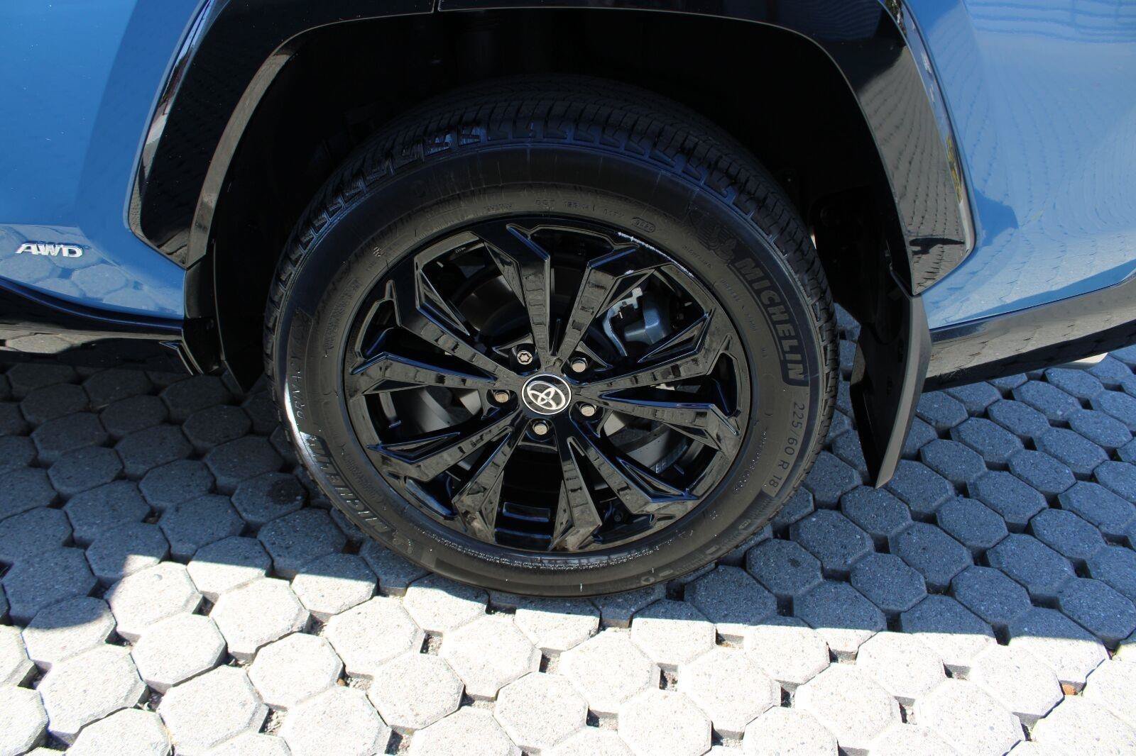 Used 2025 Toyota RAV4 SE AWD/4WD image 15