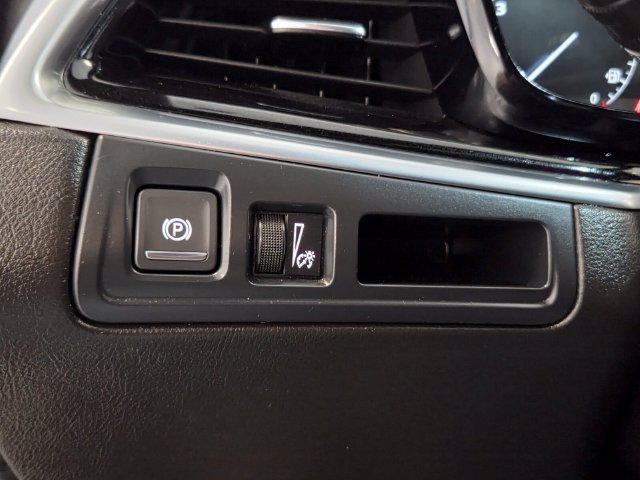 Certified 2023 Cadillac XT6 Luxury AWD/4WD image 30