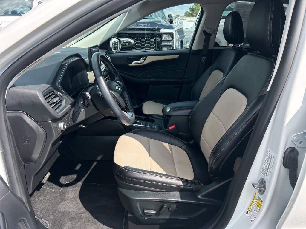 Used 2022 Ford Escape Titanium w/ Titanium Elite Package image 8