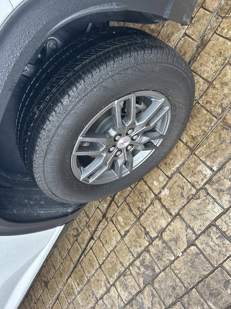 Used 2025 GMC Acadia Elevation image 10