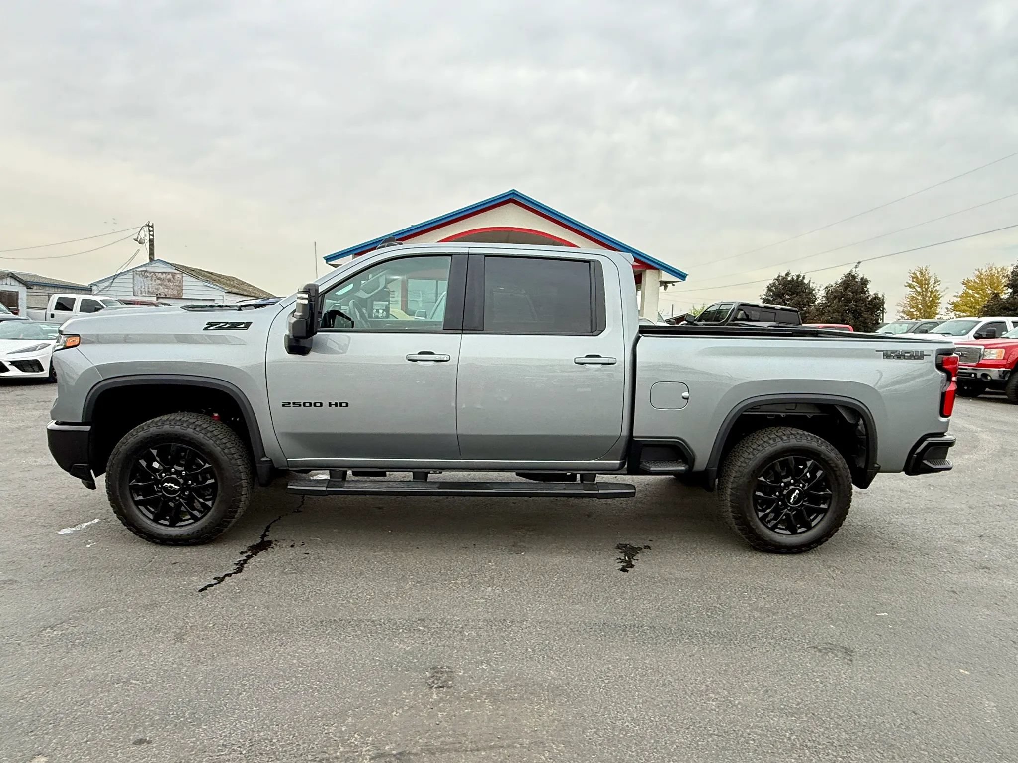 Used 2025 Chevrolet Silverado 2500 LT w/ Trail Boss Package AWD/4WD image 2