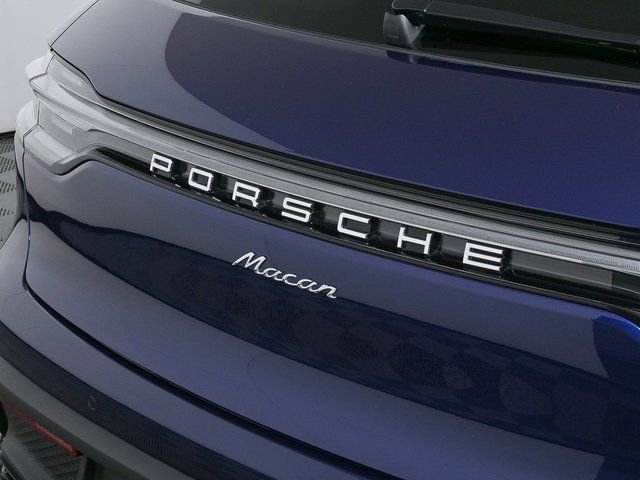 Certified 2025 Porsche Macan AWD image 38