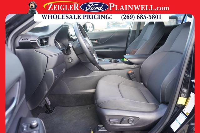 Used 2022 Toyota Venza LE image 17