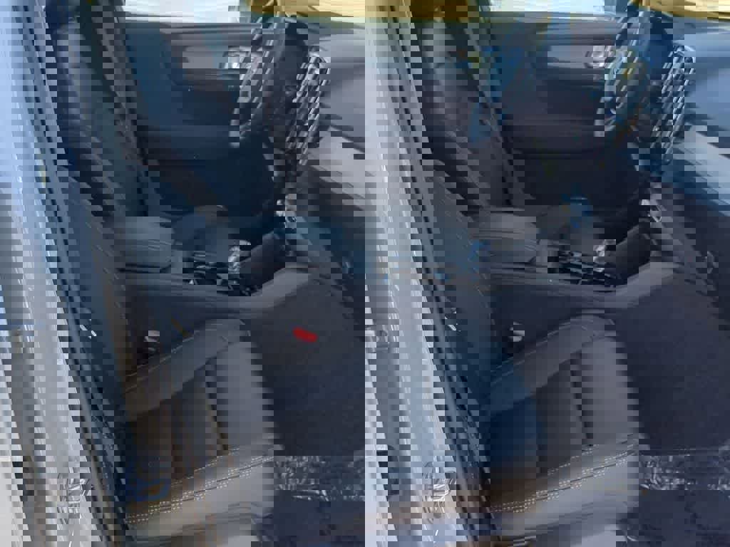 Used 2026 Volvo XC40 B5 Plus w/ Protection Package Premier image 20