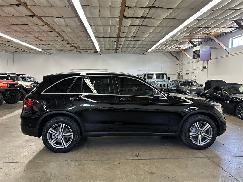 Used 2021 Mercedes-Benz GLC 300 4MATIC image 2