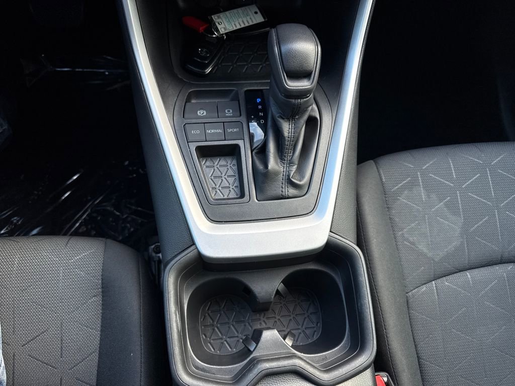 Used 2020 Toyota RAV4 XLE image 21