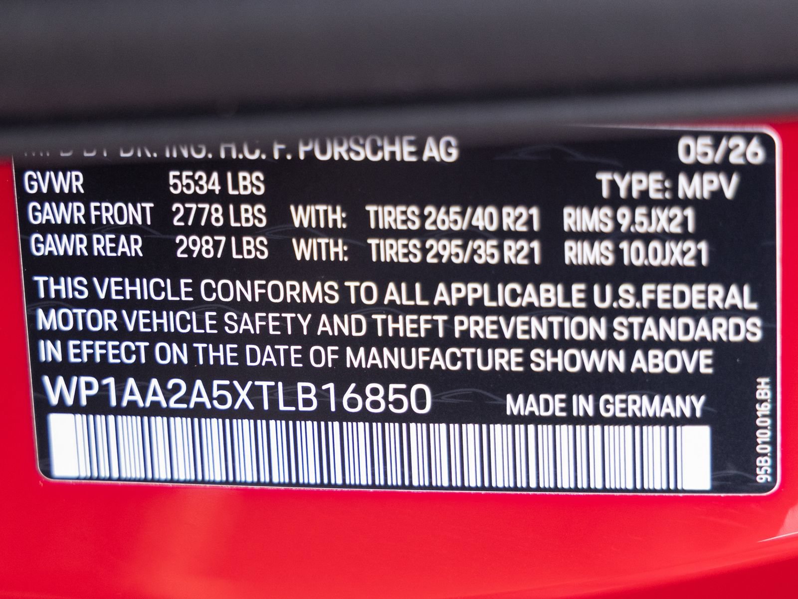 Certified 2026 Porsche Macan AWD/4WD image 38