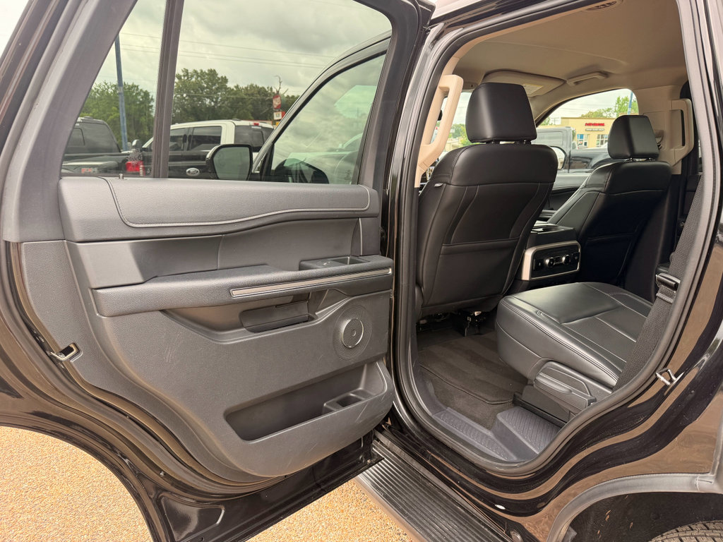Used 2024 Ford Expedition XLT RWD image 13