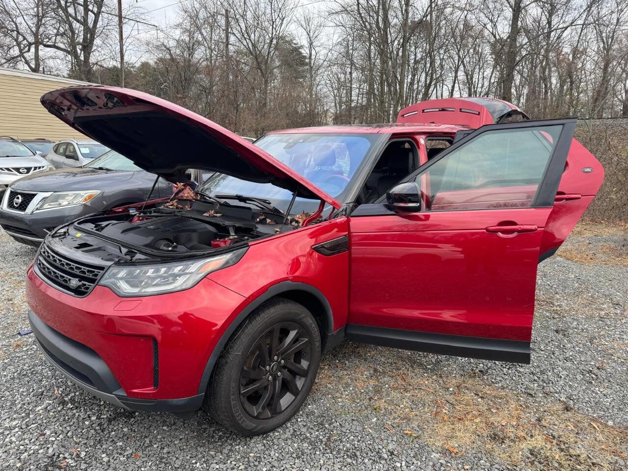 Used 2017 Land Rover Discovery SE image 5