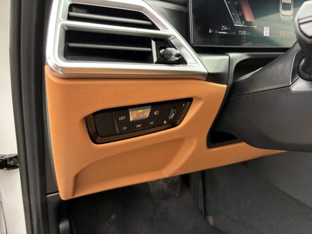 Used 2025 BMW 330i xDrive Sedan w/ Premium Package image 14