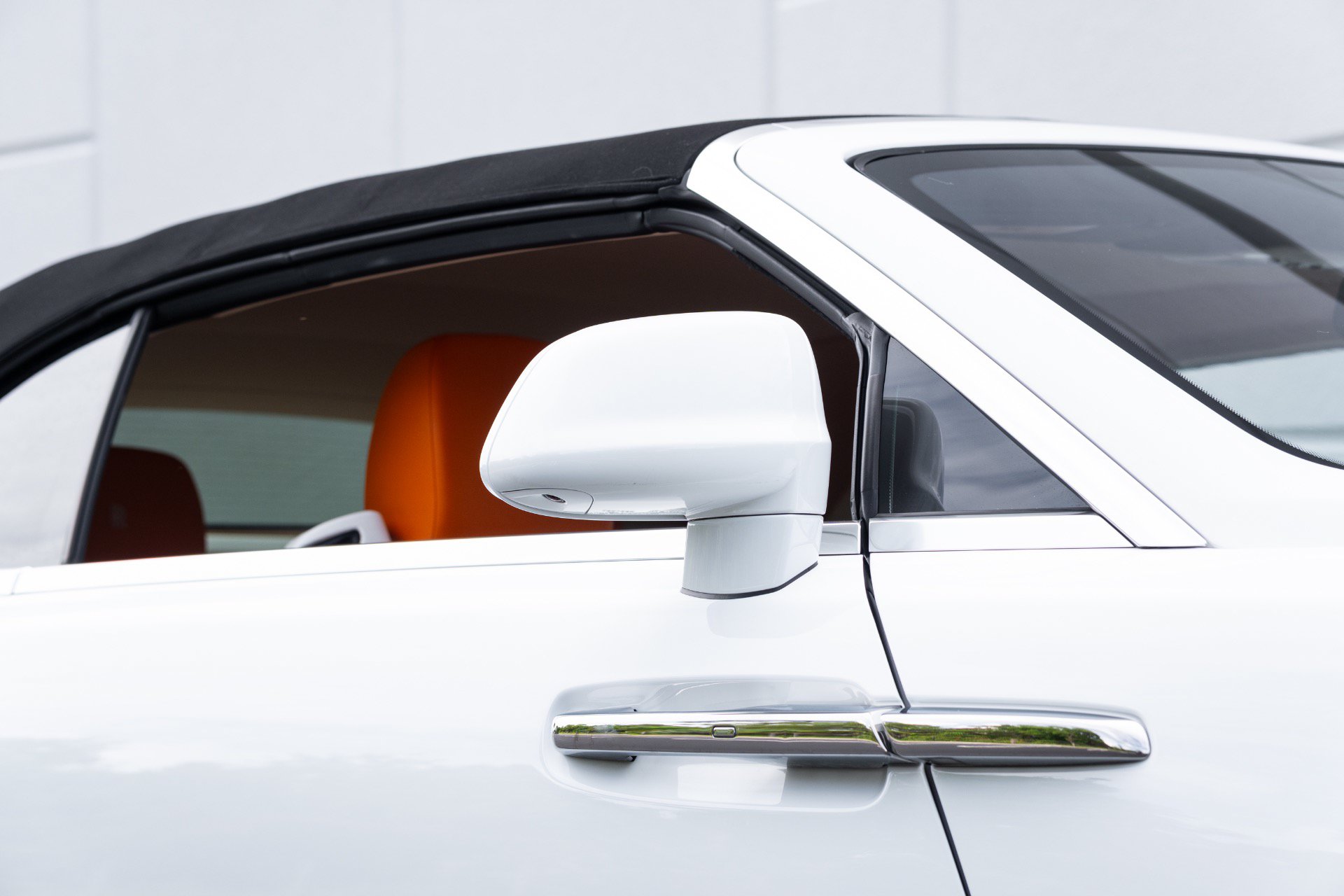 Used 2017 Rolls-Royce Dawn RWD image 11