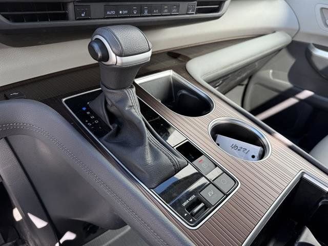 Used 2024 Toyota Sienna XLE image 27