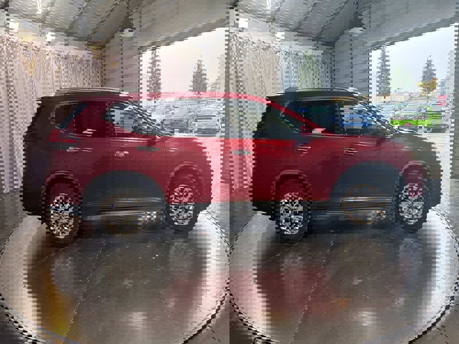 Used 2017 Nissan Rogue SV image 3