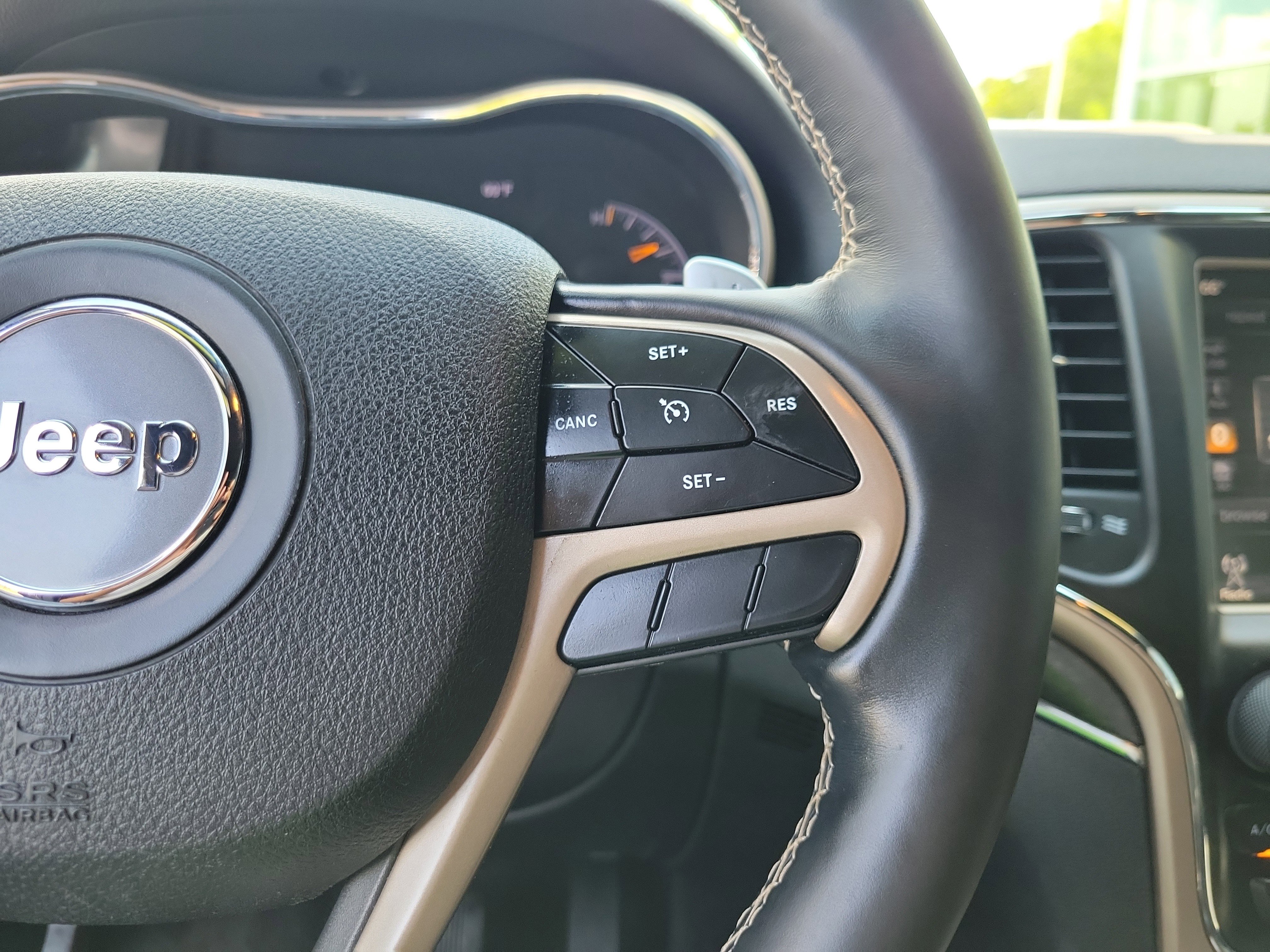 Used 2017 Jeep Grand Cherokee Limited AWD/4WD image 30