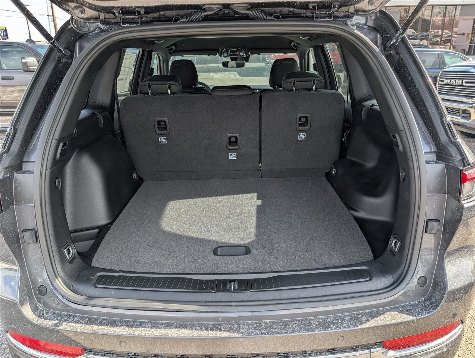 New 2026 Jeep Grand Cherokee Laredo image 8