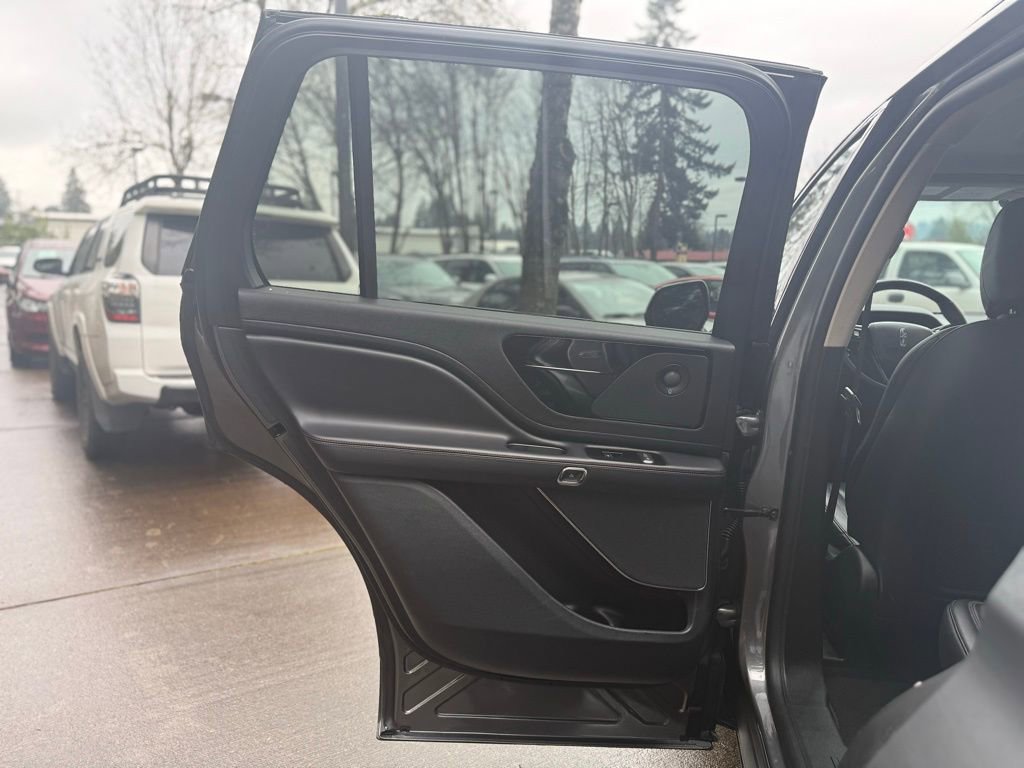 Used 2023 Lincoln Aviator Reserve image 24