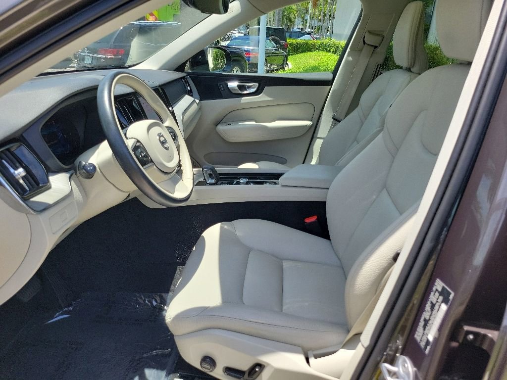 Used 2024 Volvo XC60 B5 Plus w/ Protection Package Premier AWD/4WD image 14