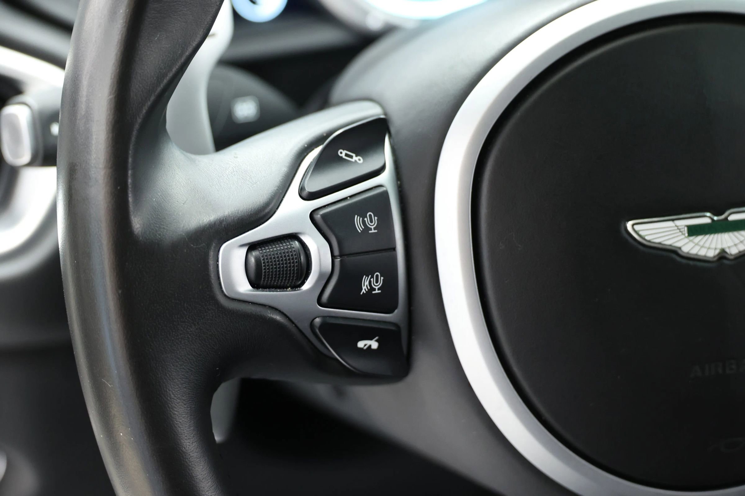 Used 2018 Aston Martin DB11 Coupe image 23