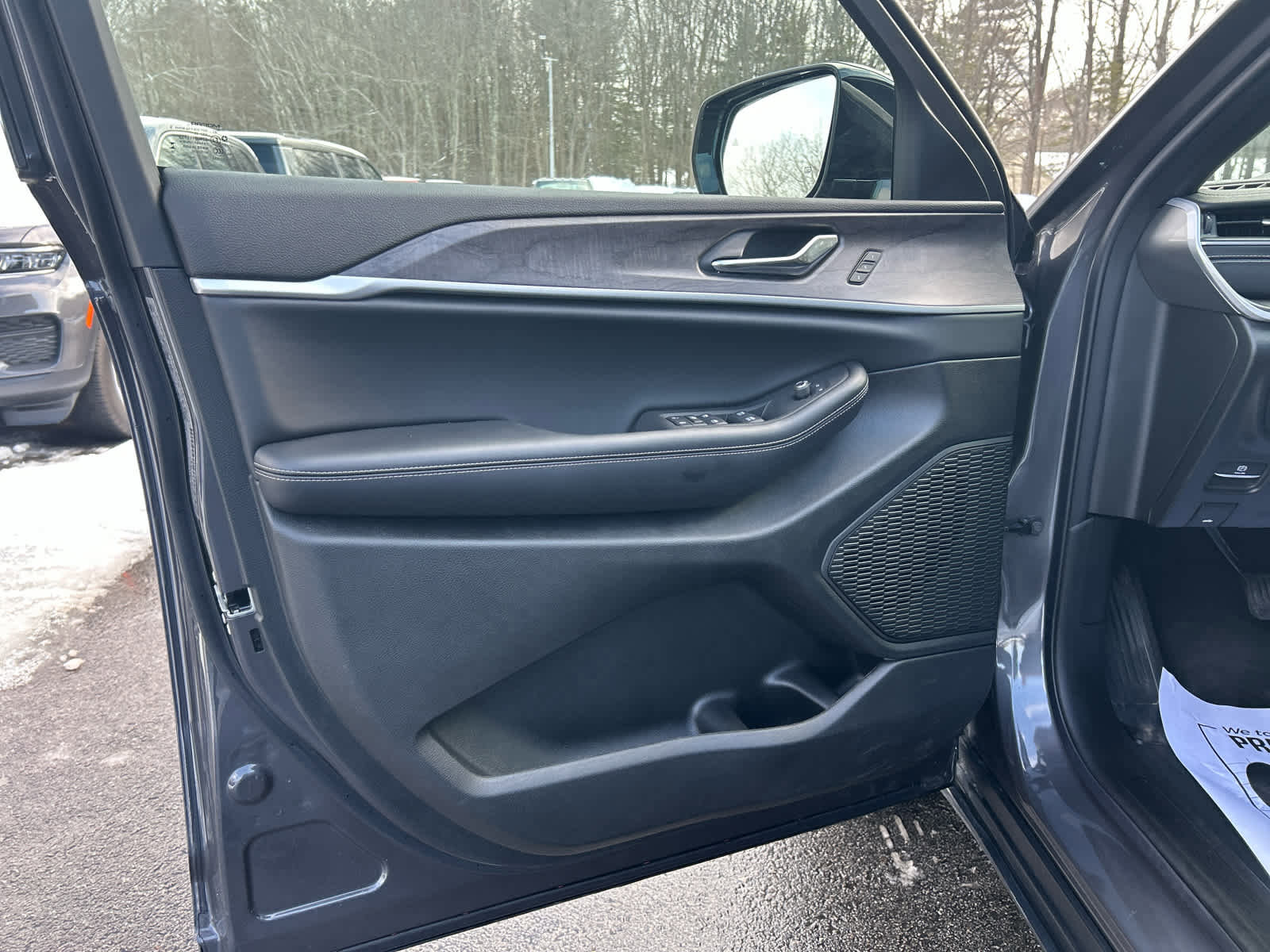 Used 2025 Jeep Grand Cherokee Limited w/ Trailer Tow Package image 17