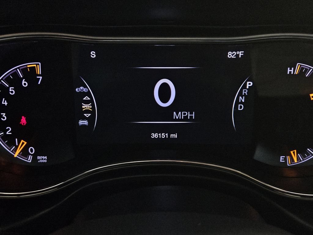 Used 2020 Jeep Grand Cherokee Altitude RWD image 9