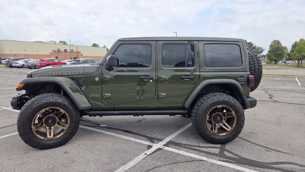 Used 2022 Jeep Wrangler Unlimited Rubicon w/ Trailer Tow Package AWD/4WD image 5