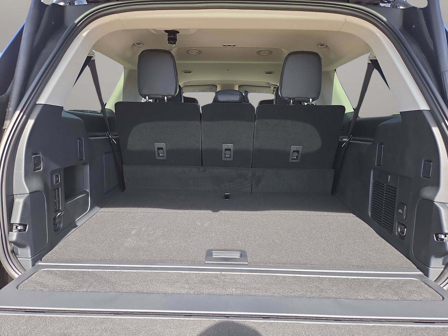 New 2026 Lincoln Navigator L Premier AWD/4WD image 8