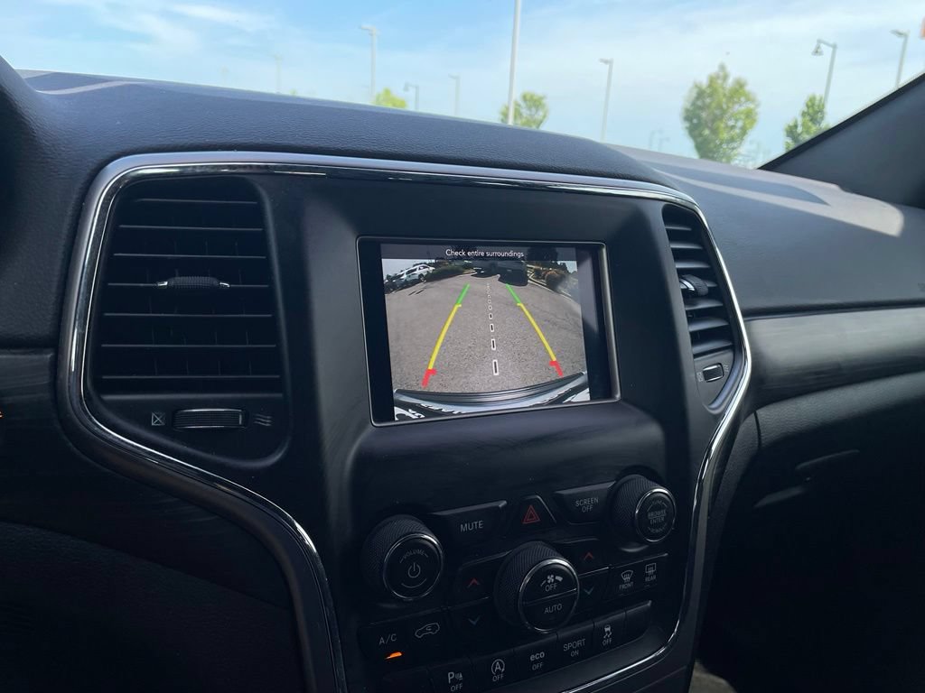 Used 2021 Jeep Grand Cherokee Laredo AWD/4WD image 17