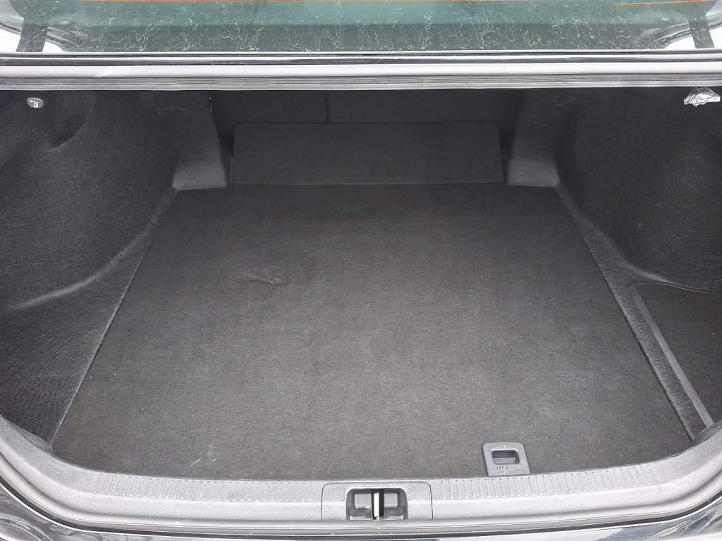 Used 2025 Toyota Camry LE image 18