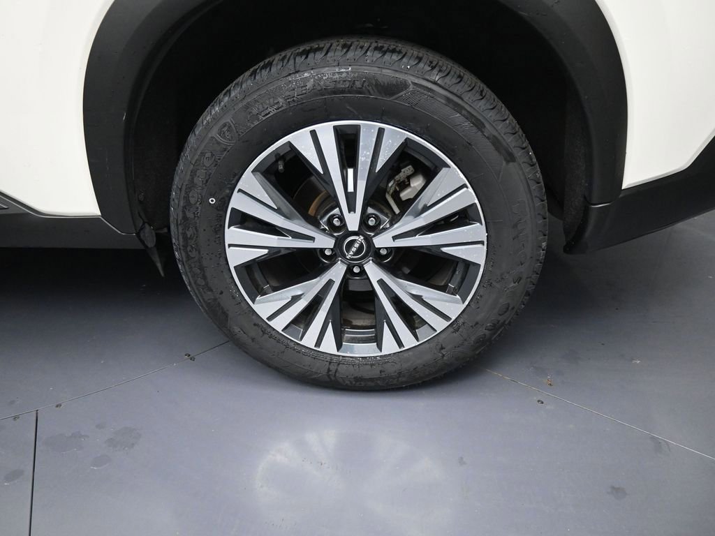 Used 2023 Nissan Rogue SV image 15