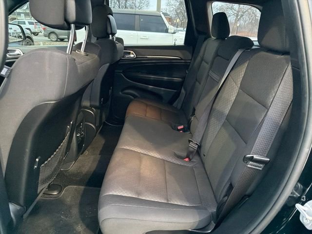 Used 2019 Jeep Grand Cherokee Laredo w/ 18" Wheel & 8.4" Radio Group image 28