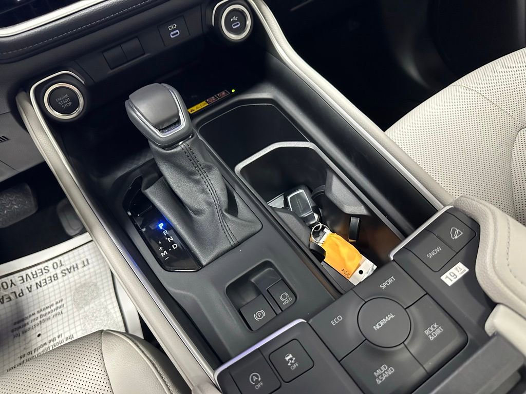 Used 2025 Toyota Grand Highlander AWD image 39