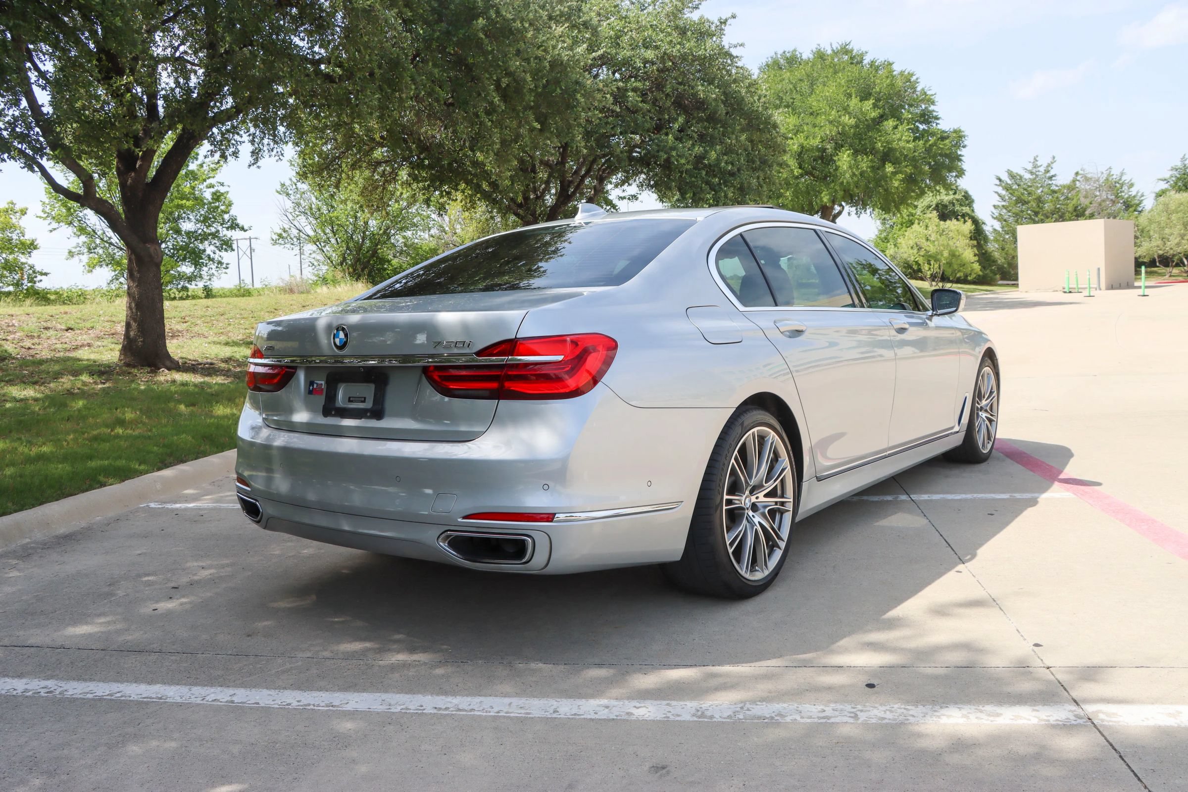 Used 2017 BMW 750i xDrive AWD/4WD image 7