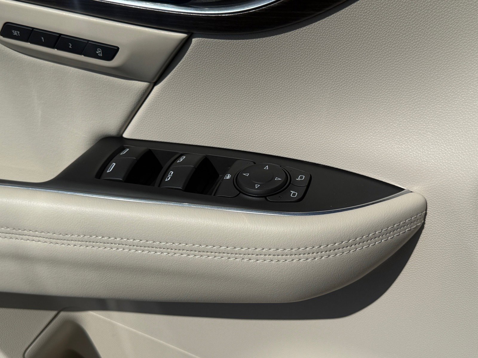 Used 2022 Buick Envision Avenir w/ Technology Package II FWD image 23