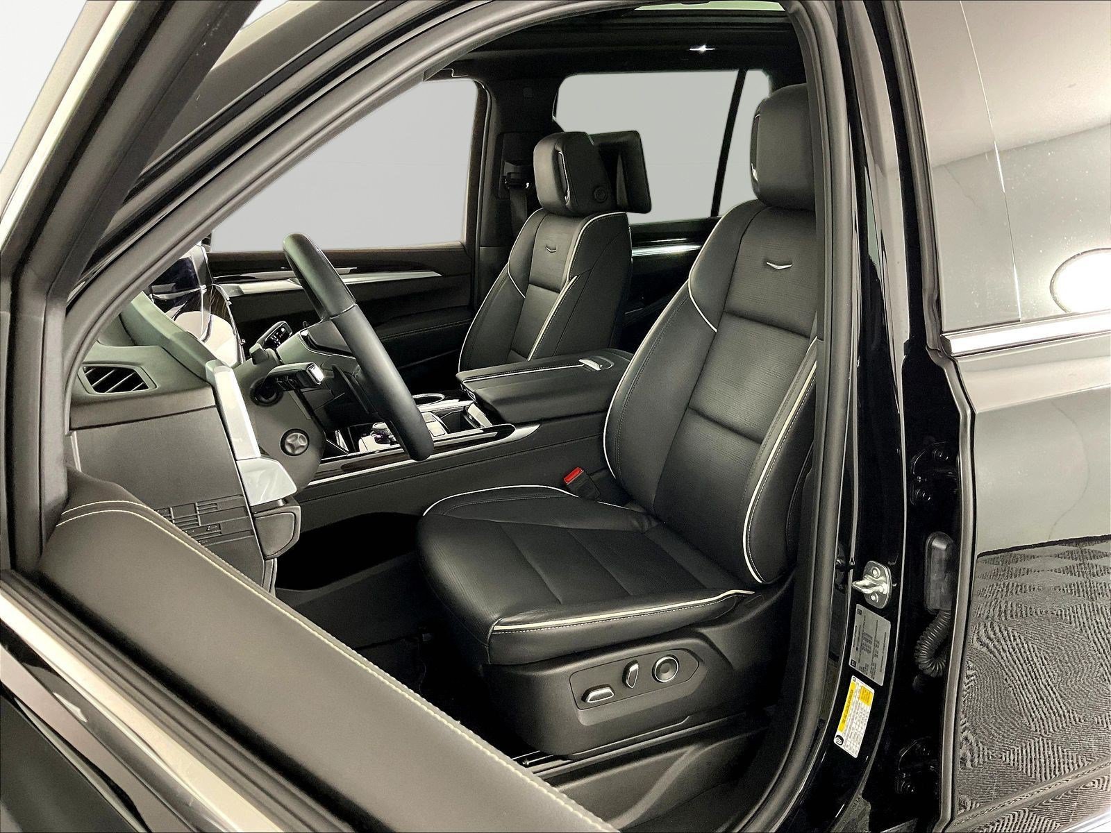 Used 2025 Cadillac Escalade Premium Luxury w/ LPO, Floor Liner Package AWD/4WD image 21