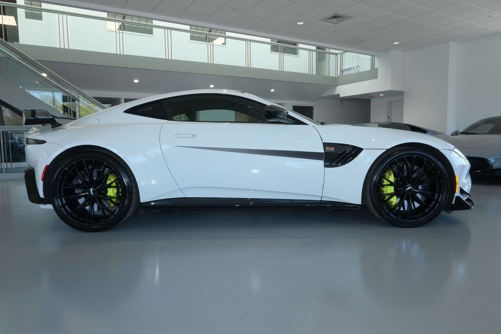 Used 2023 Aston Martin V8 Vantage Coupe RWD image 9