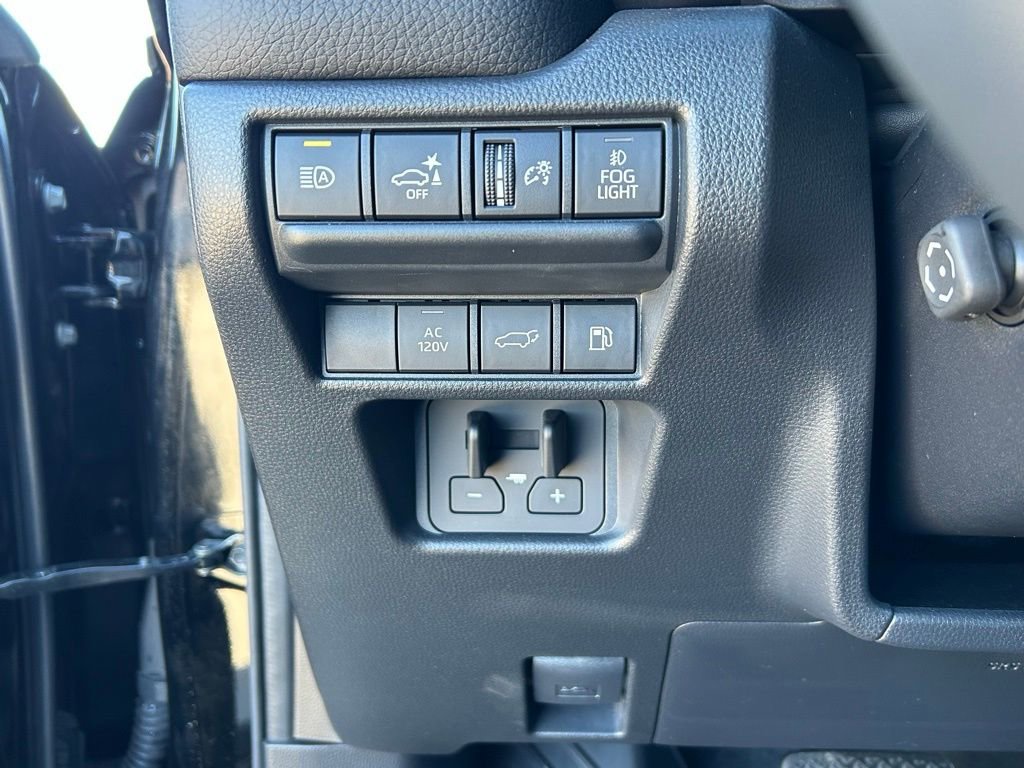 Used 2024 Toyota Land Cruiser image 17