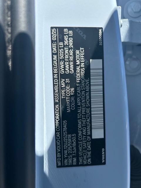 Certified 2025 Volvo XC40 B5 Core AWD/4WD image 28