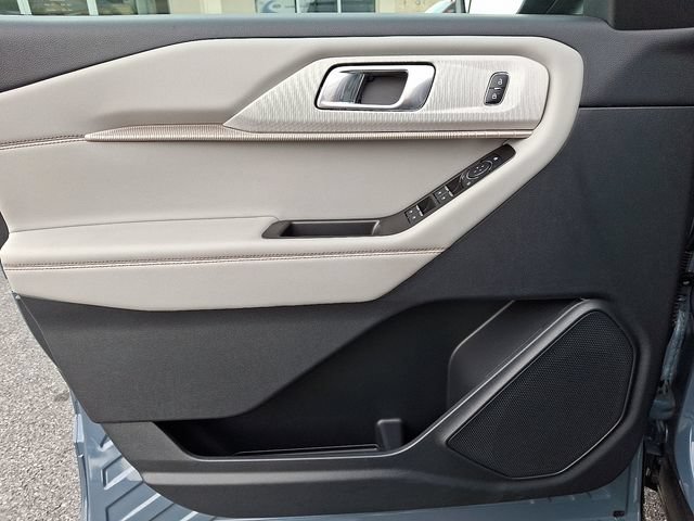 Certified 2025 Ford Explorer Active w/ Active Comfort Package AWD/4WD image 13
