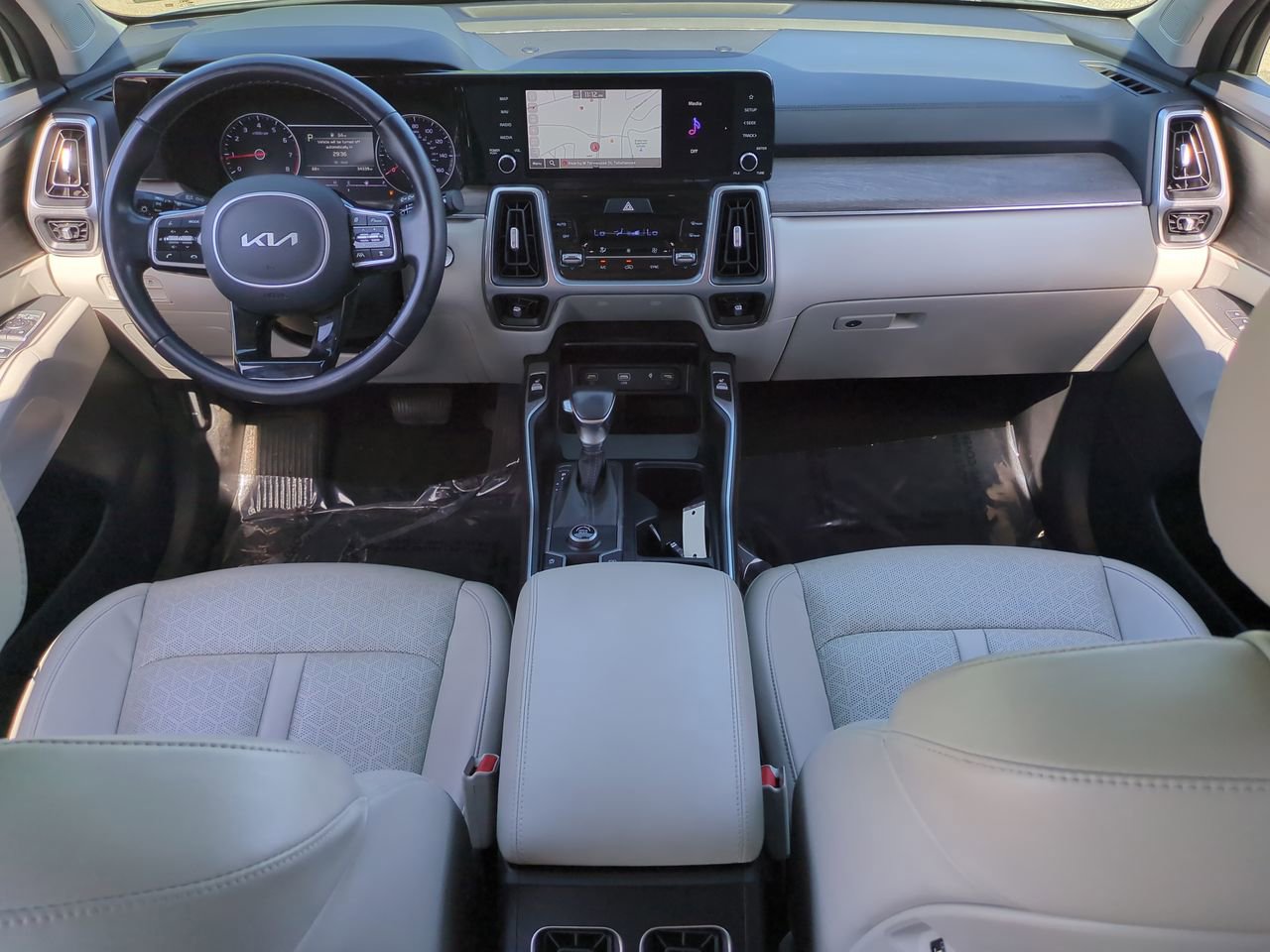 Used 2022 Kia Sorento EX w/ Panoramic Sunroof Package image 15